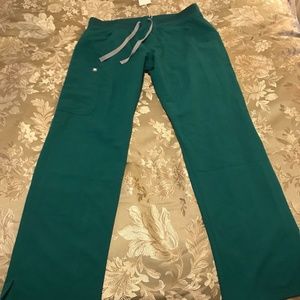 FIGS Women's Hunter Green Cargo Scrub Pants